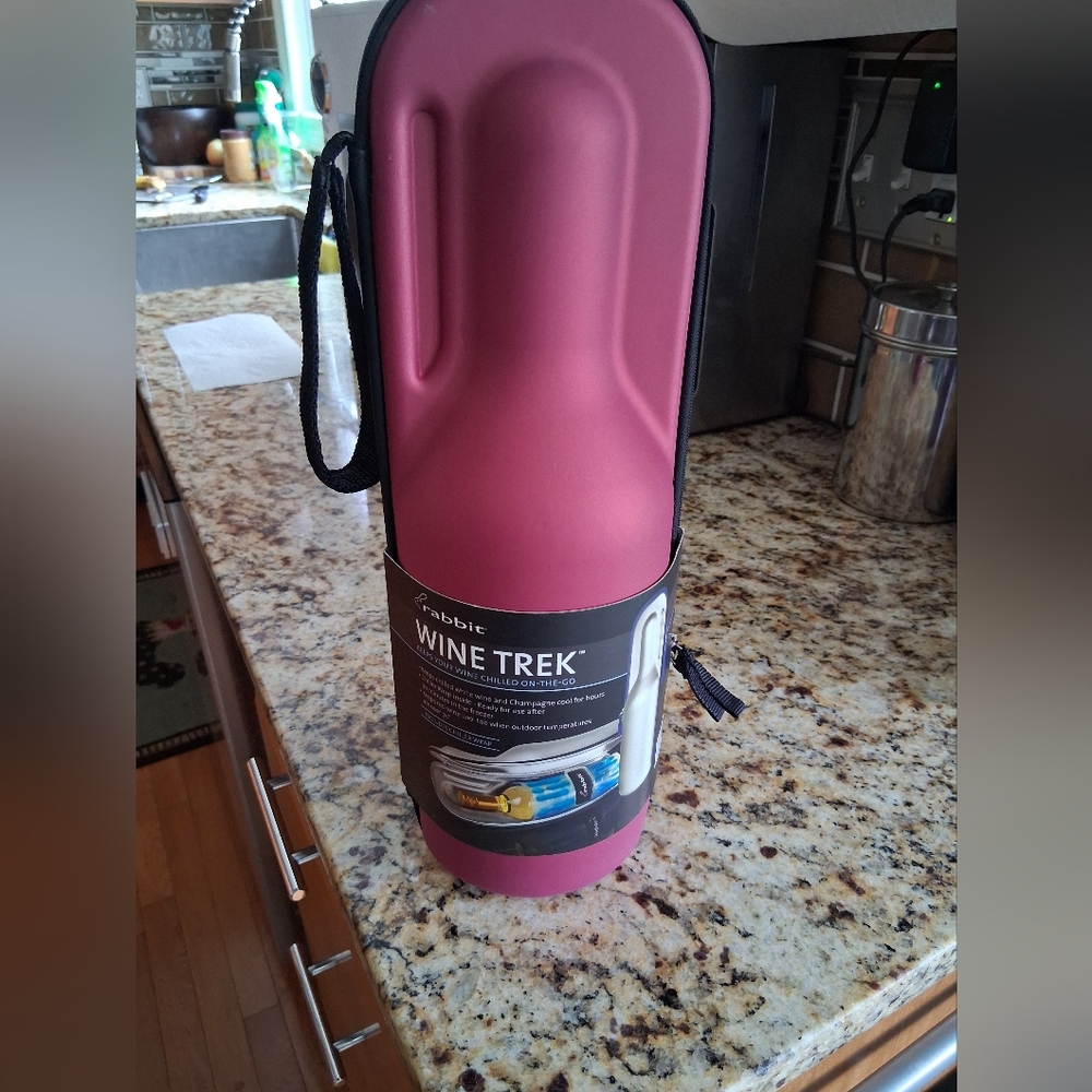 NWT RABBIT WINE TREK WITH WRAP AROUND CHILLER